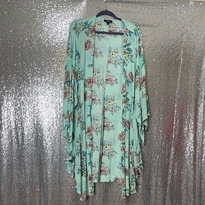 Torrid 5/6 Mint Floral Lightweight Kimono. Lots of love.
